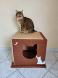 Maison pour chat artisanale avec griffoir latéral double face