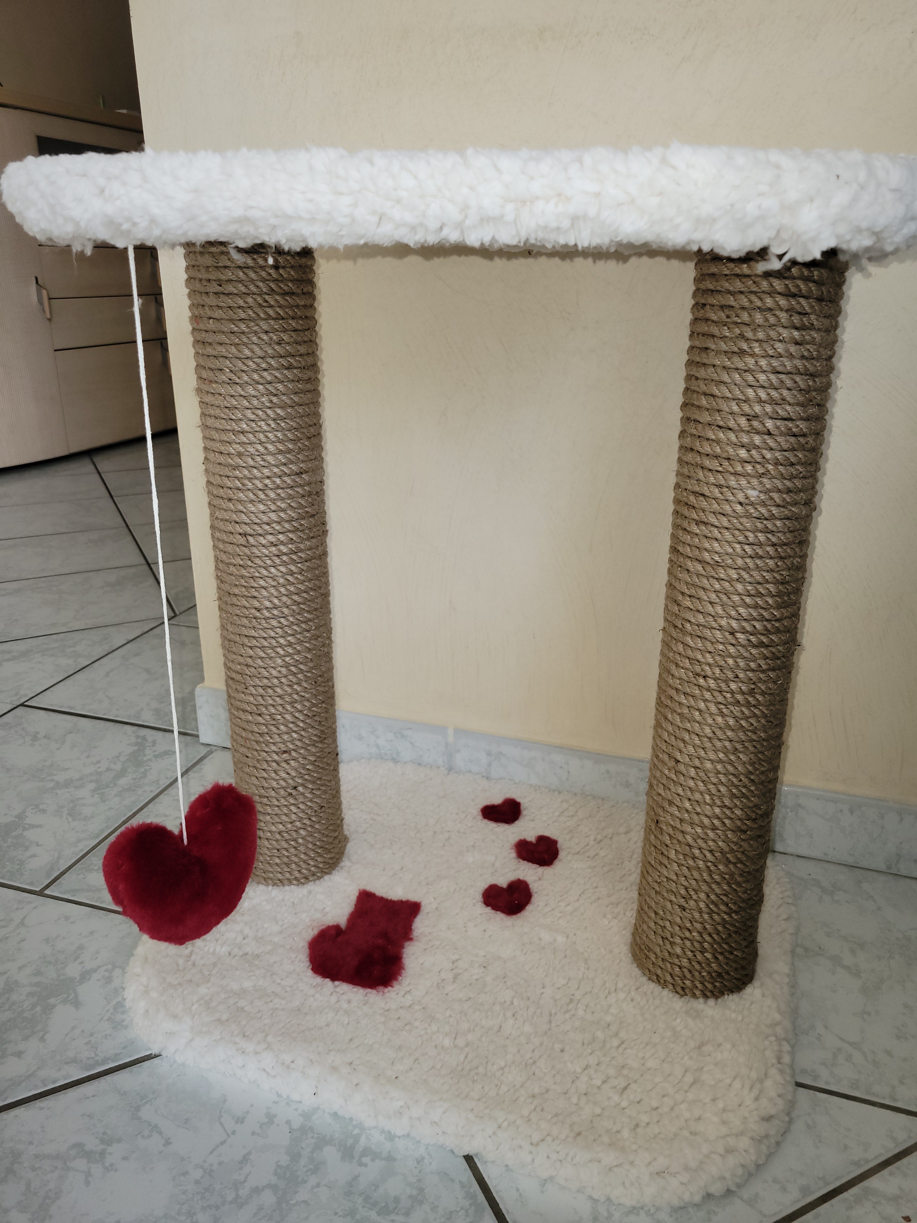 arbre à chat design Modèle Amour en bois pour chats