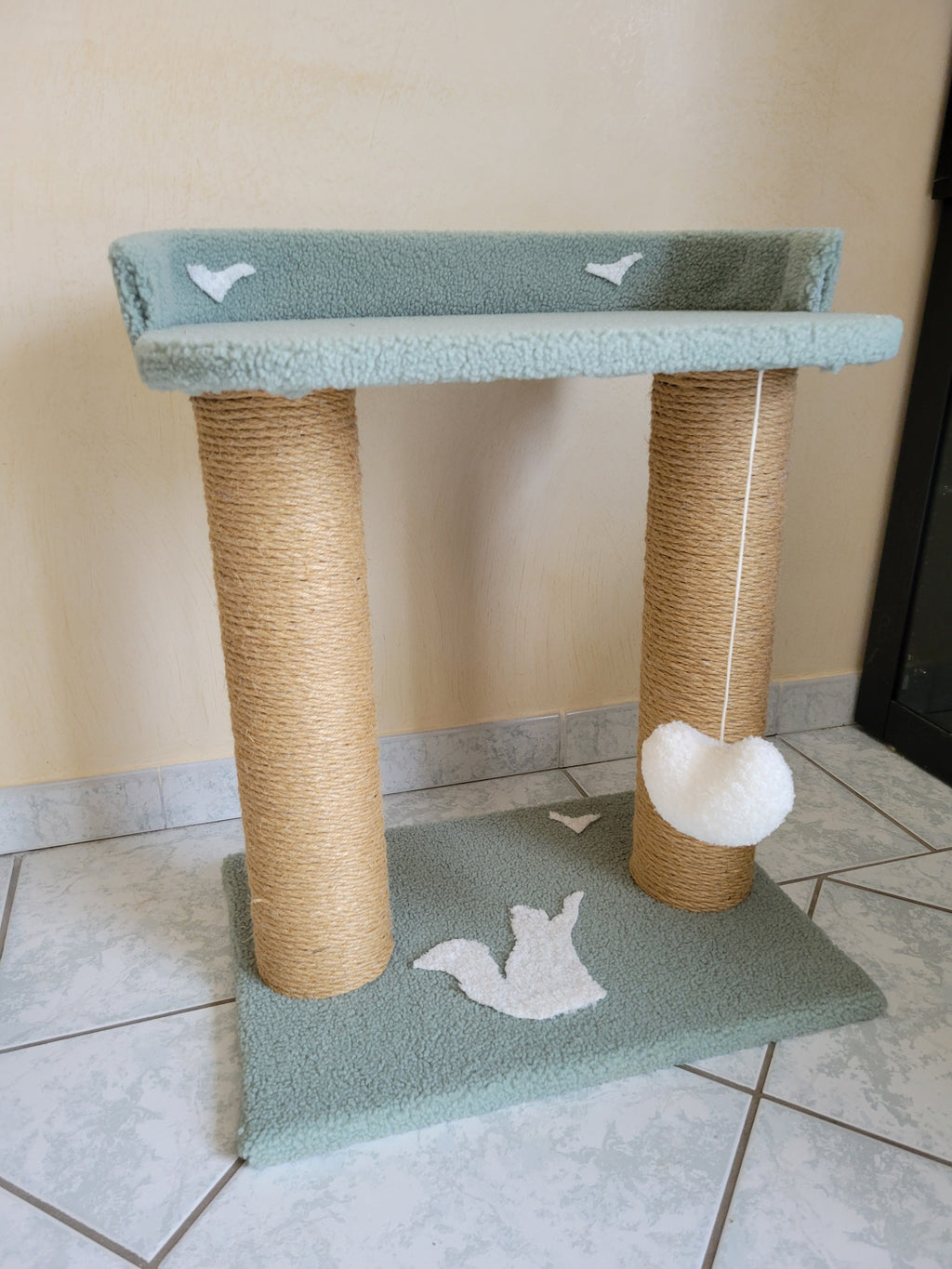 arbre à chat fait main pour bien-être du chat